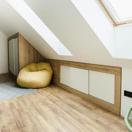 Apartment V10 *
